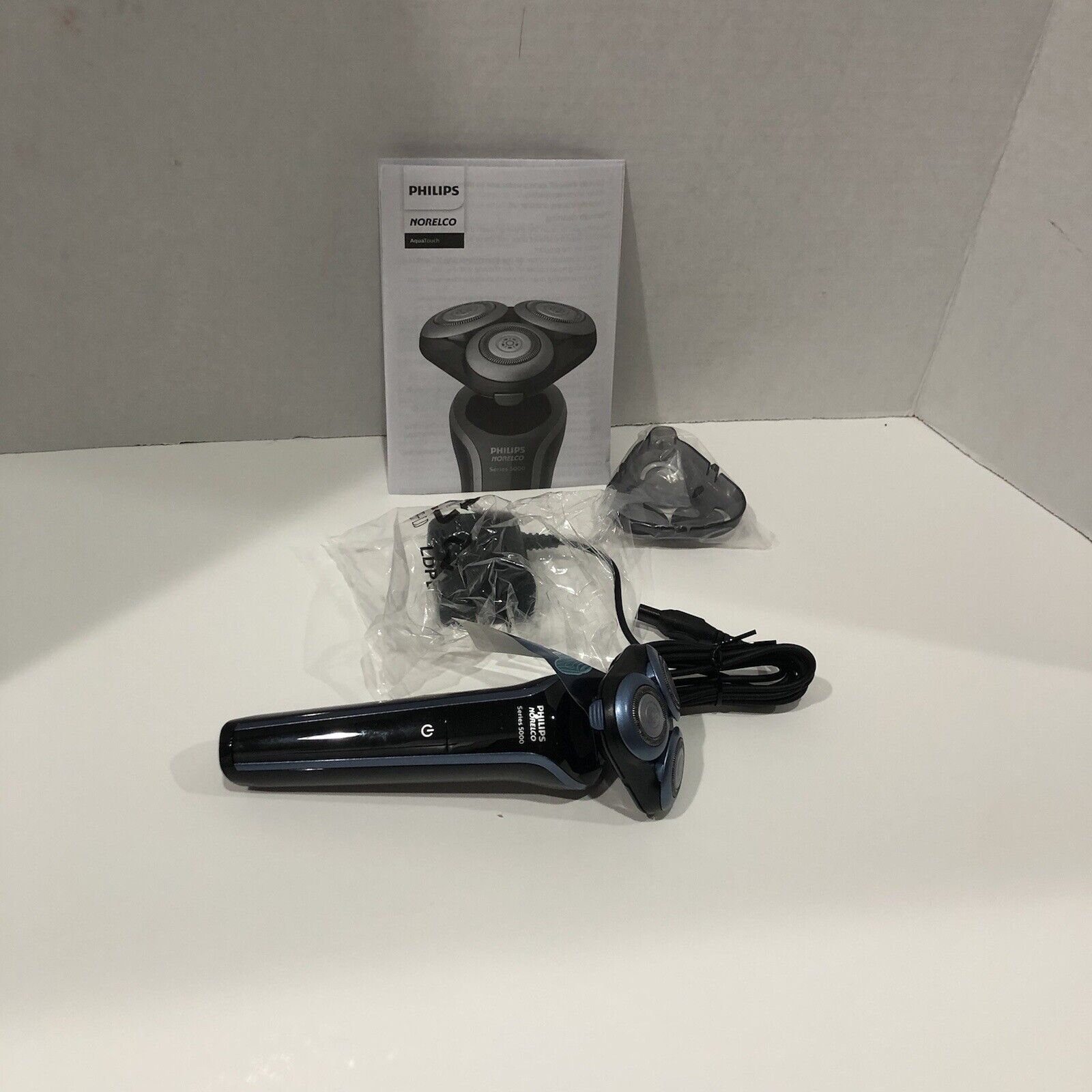 Máy cạo râu Philips Norelco AquaTouch Wet &amp; Dry Electric Shaver S5767/87, Series 5000 | Bảo Hành 2 năm