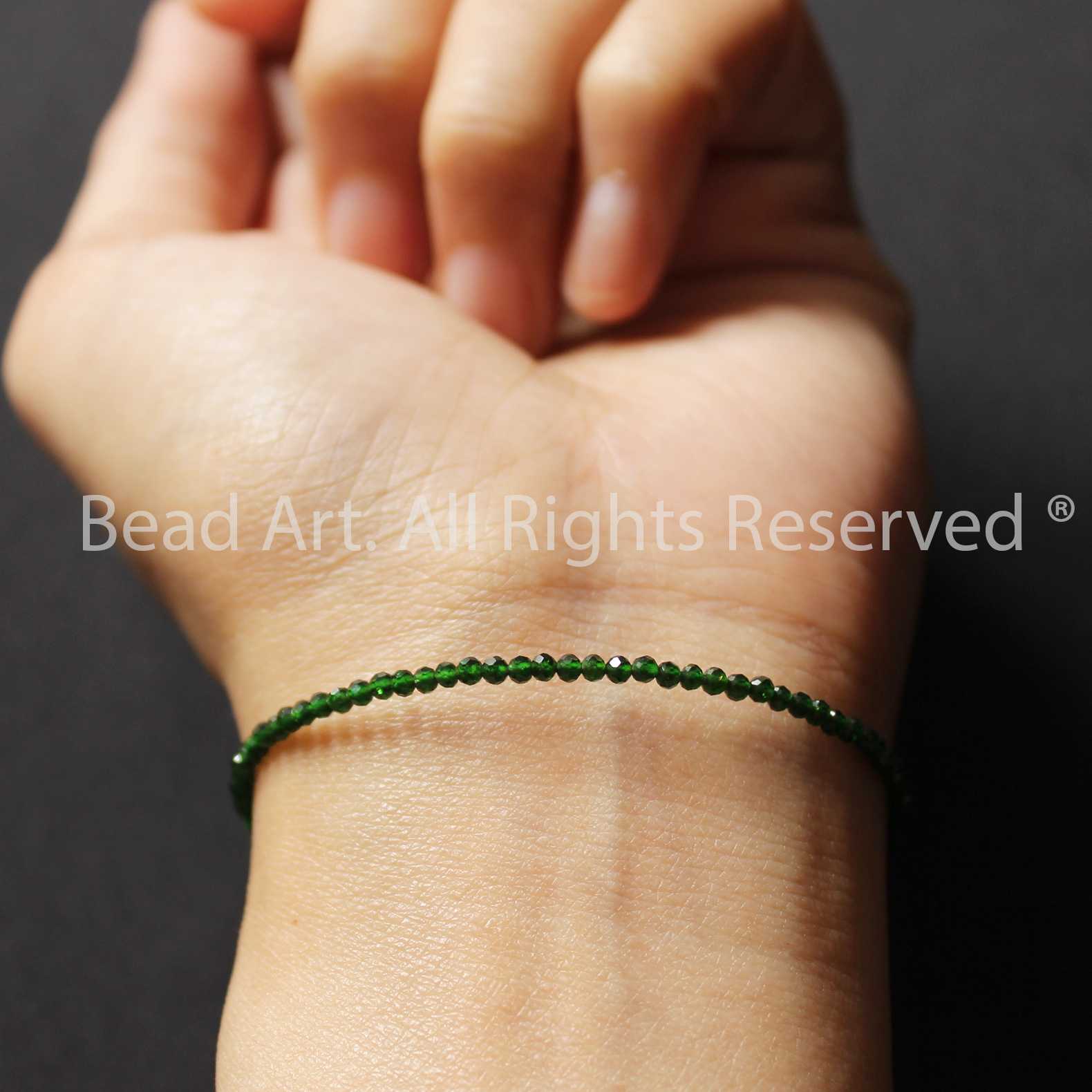 Vòng Tay 2MM Đá Lục Bảo, Emerald Xanh Lá Tự Nhiên (Xử Lý Nhiệt) Giác Cắt, Mộc, Hoả, Vòng Tay Phong Thuỷ, Lắc Tay - Bead Art