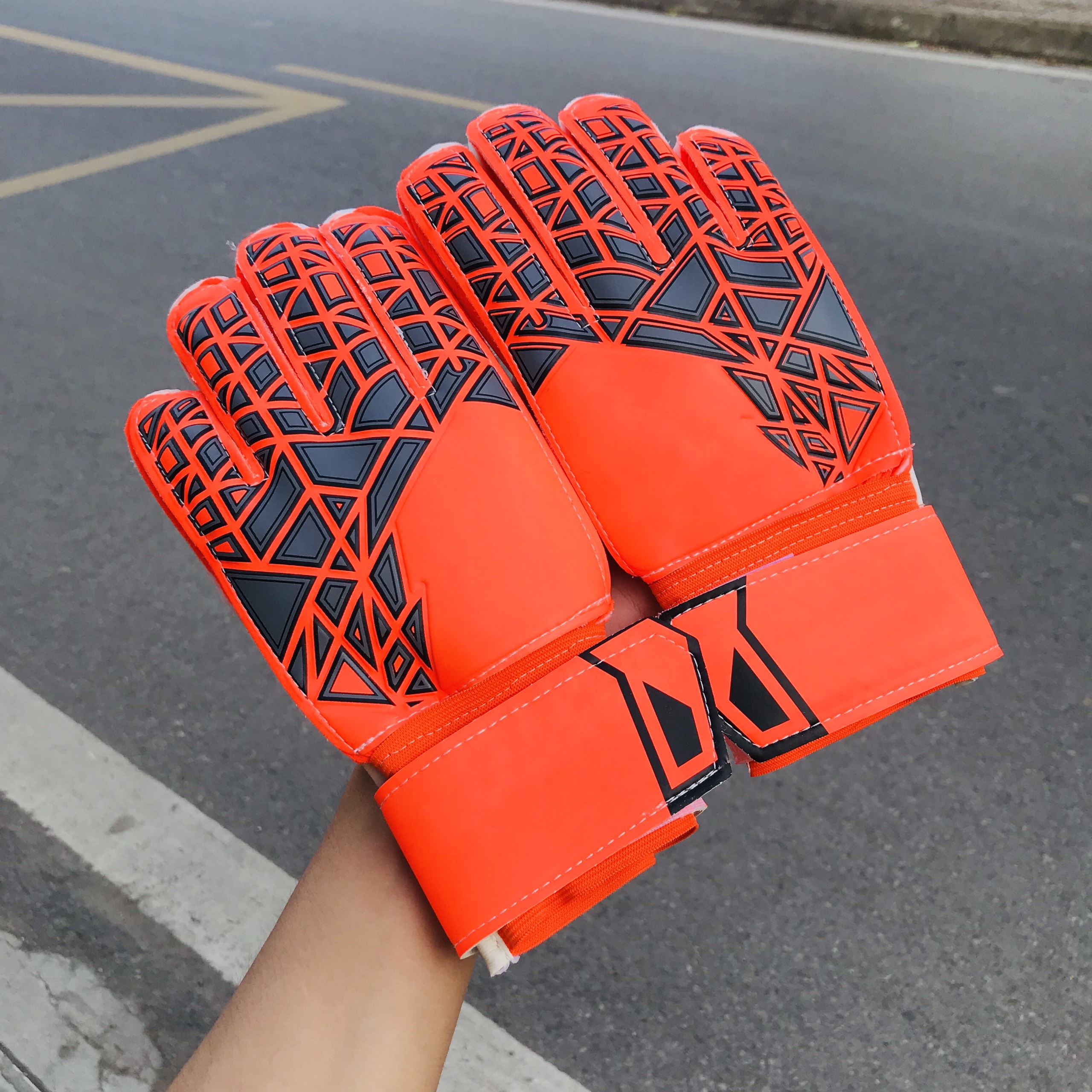 Găng tay thủ môn A01 có xương chuyên bắt đấm bóng cao cấp