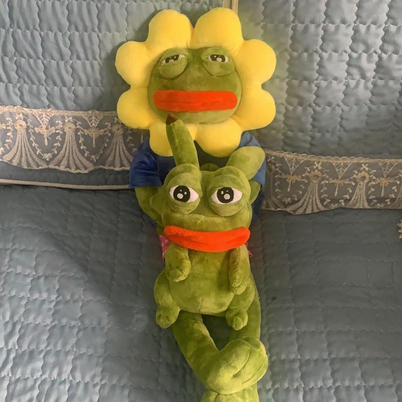 Gấu bông ếch xanh Pepe sad frog 50cm 75cm đội hoa hướng dương siêu bựa dành cho vozer - B