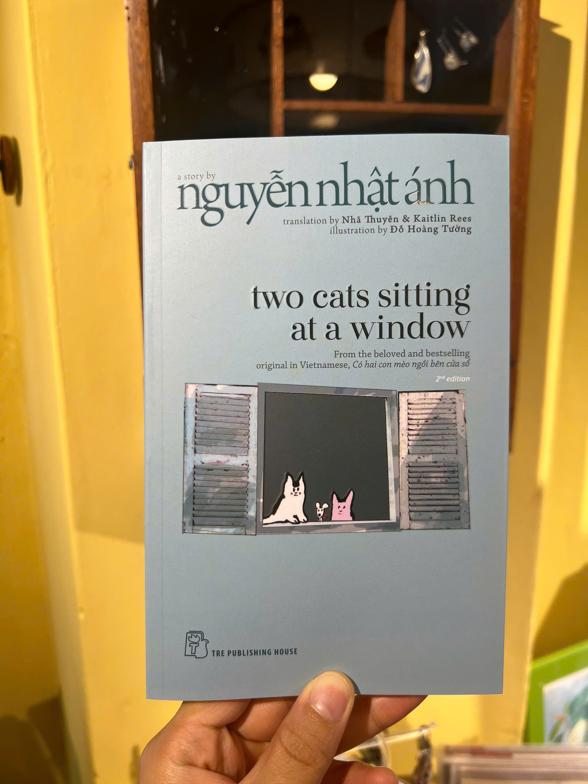 Sách - Two Cats Sitting at a Window by Nguyễn Nhật Ánh | Có hai con mèo ngồi bên cửa sổ - Tiếng Anh