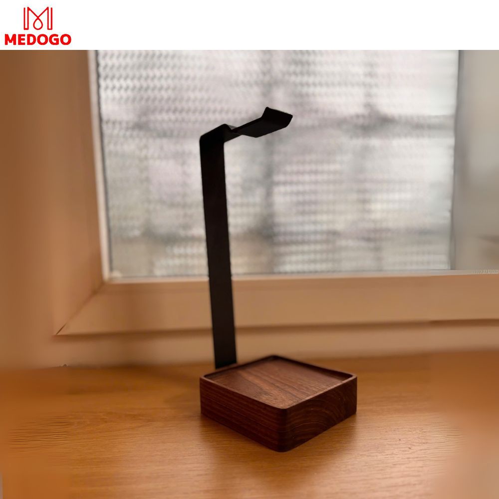 Giá Treo Tai Nghe Đế Vuông Decor Bàn Làm Việc – Gỗ Óc Chó &amp; Thép Sơn Bền Đẹp