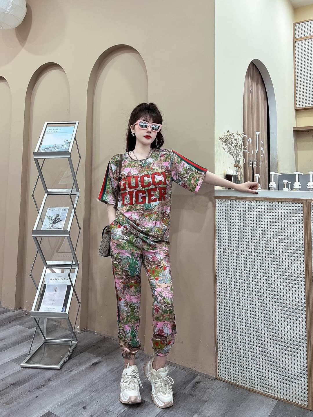 Đồ bộ thun cotton form rộng họa tiết hoa lá phối chữ