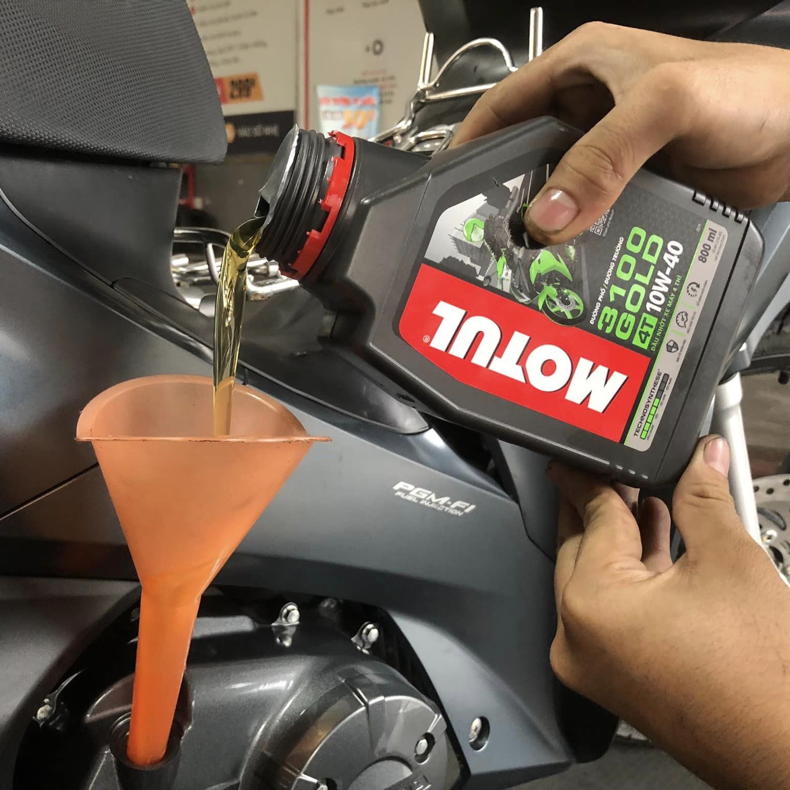 Nhớt Motul 3100 Gold 4T 10W40