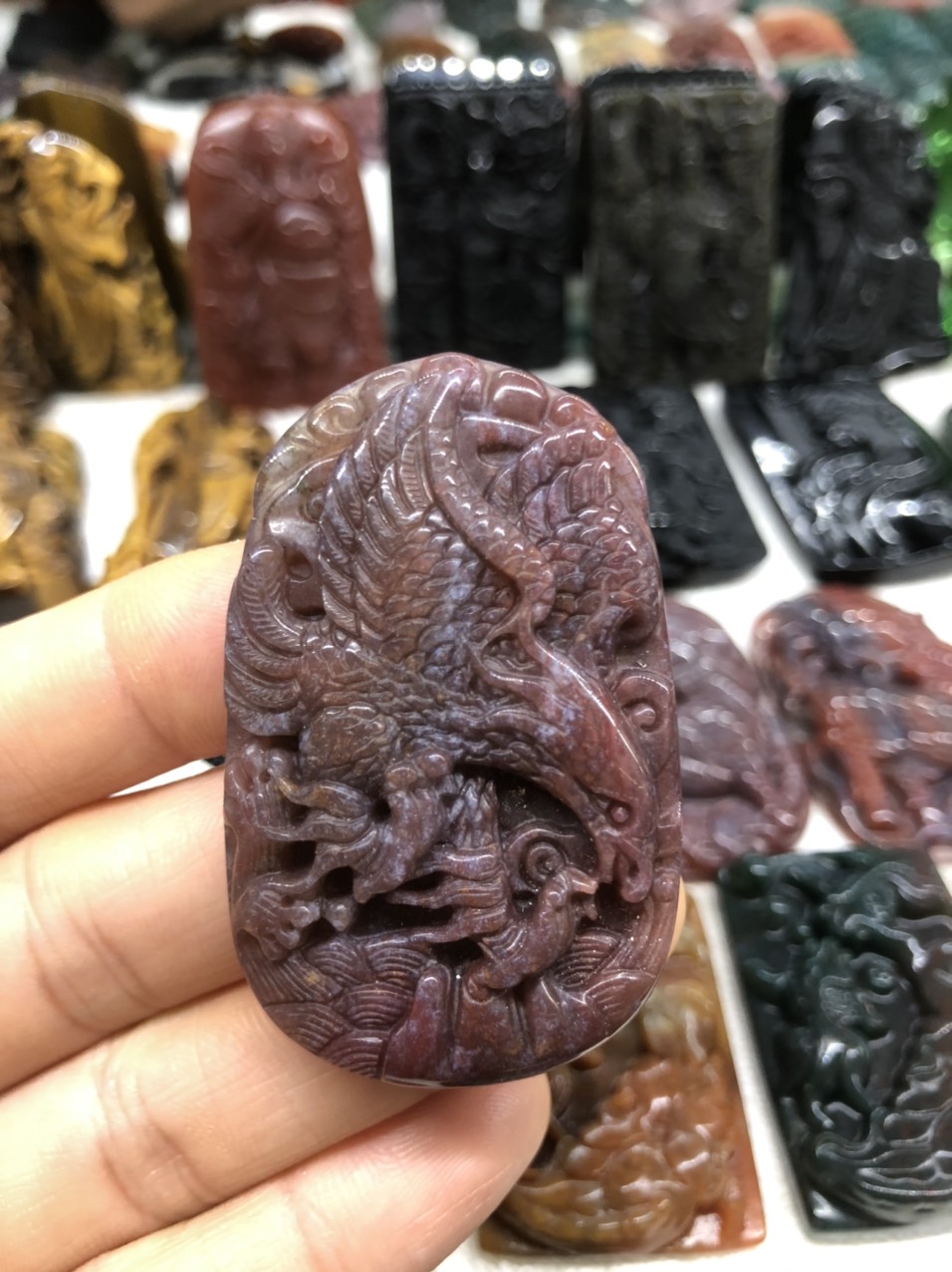 Mặt dây chuyền Đại bàng phong thủy đá ngọc băng tảo