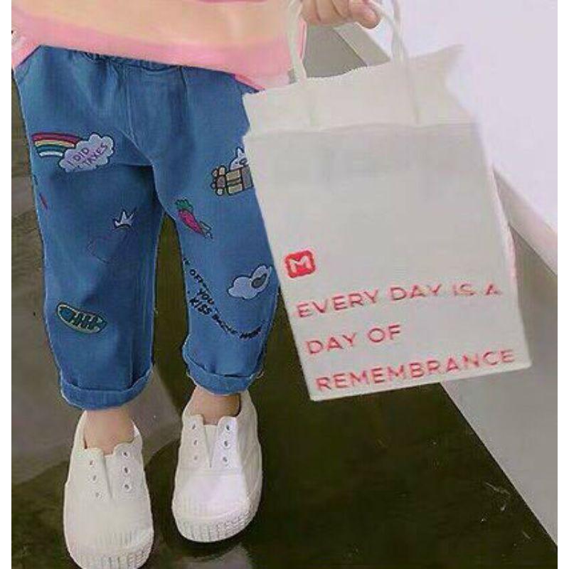 Quần Jean hình thêu cho bé gái