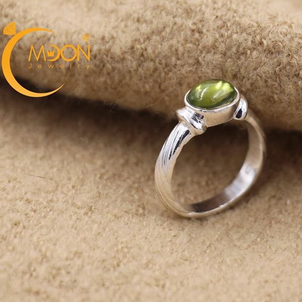 Nhẫn đính đá Peridot (N0378) - MOON Jewelry