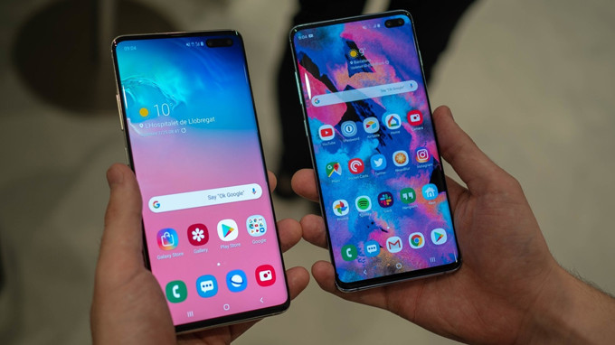 Phần khuyết trên Galaxy S10 5G lớn hơn S10 Plus do có thêm cảm biến ToF