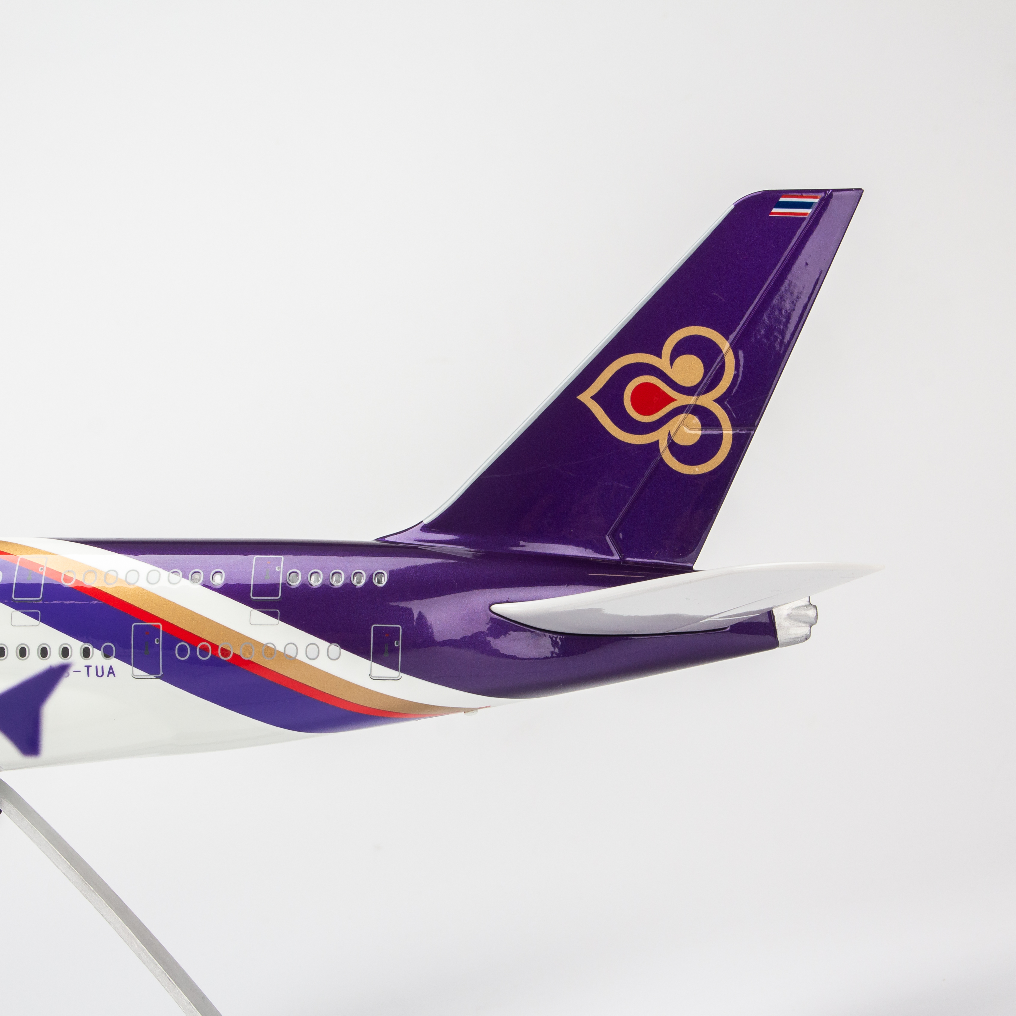 Mô hình máy bay Thai Airways A380 lắp ráp có đèn 47cm MBMH46