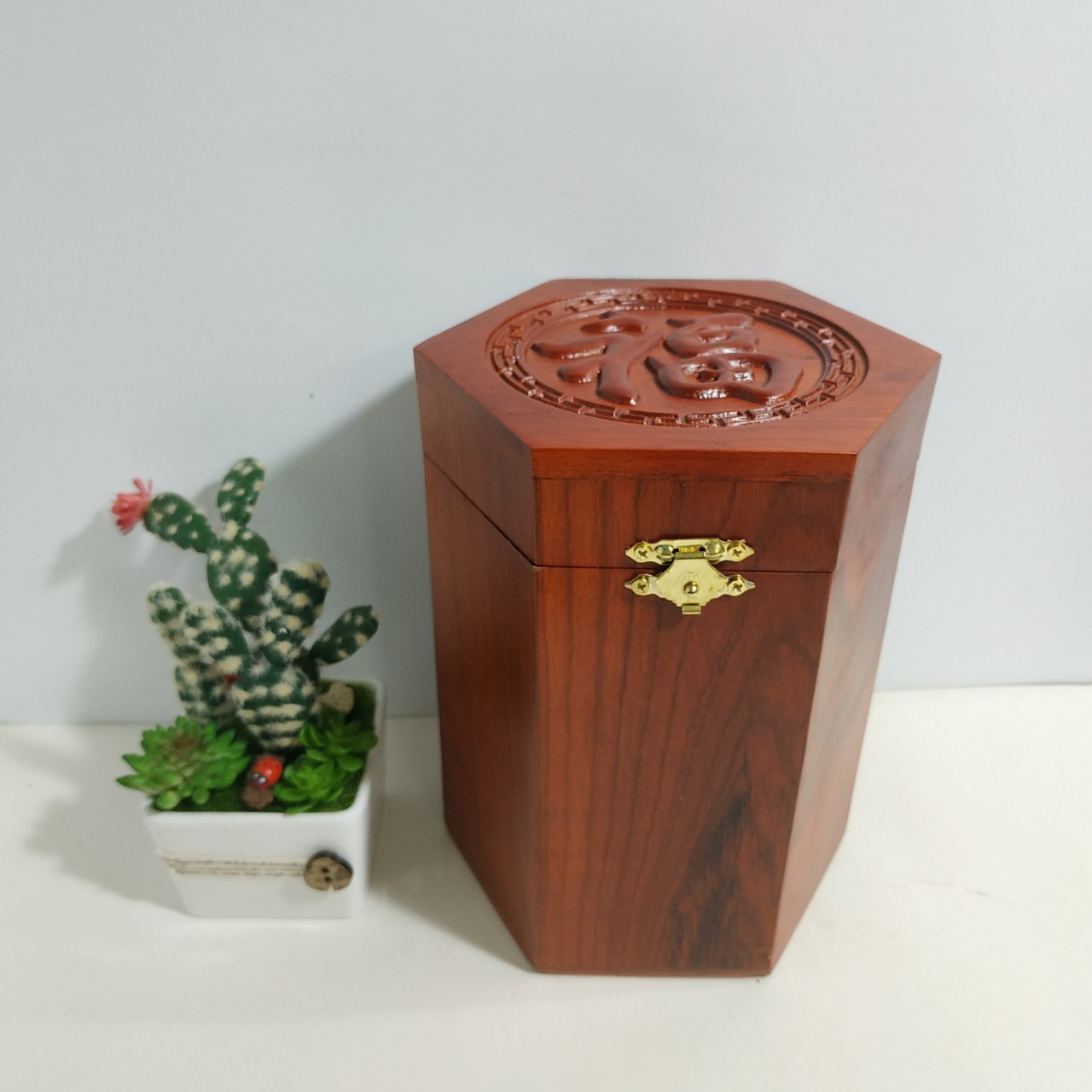 Hộp đựng chè - hộp đựng trà gỗ hương ta chạm chữ phúc tàu - loại cao to