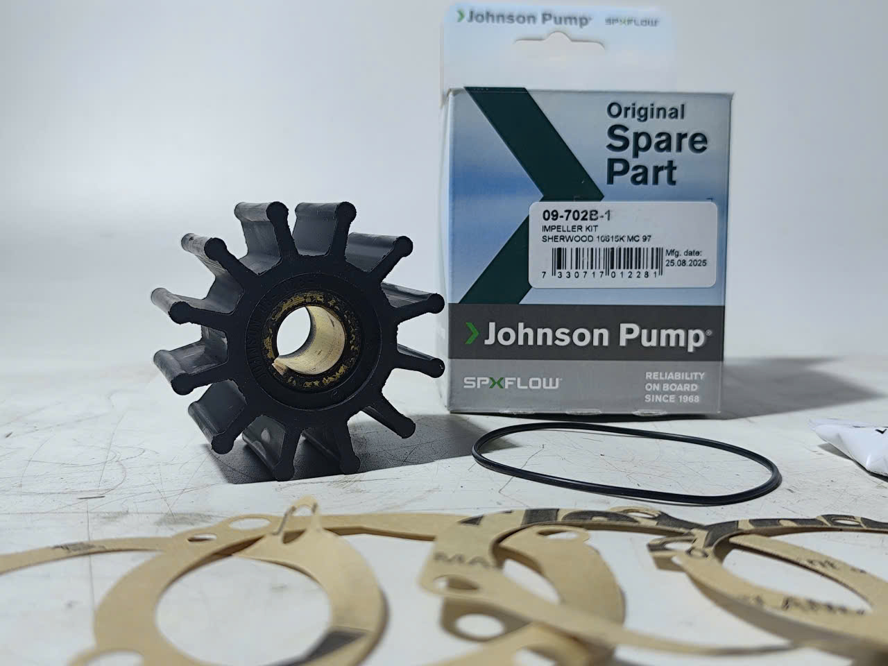 Johnson Pump 09-702B-1 Cánh Cao Su Bơm Nước Crusader 97179; Chrysler 3675763; Chrysler 4142878; Cummins 4B; Onan MDL6; Chris Craft 454; Thuyền giải trí 454, Jabsco 18948-0001, 17954-0001, Sherwood 10615K, ONAN 132-0349, DJ  08-20-1201, Johnson 09-702B-1