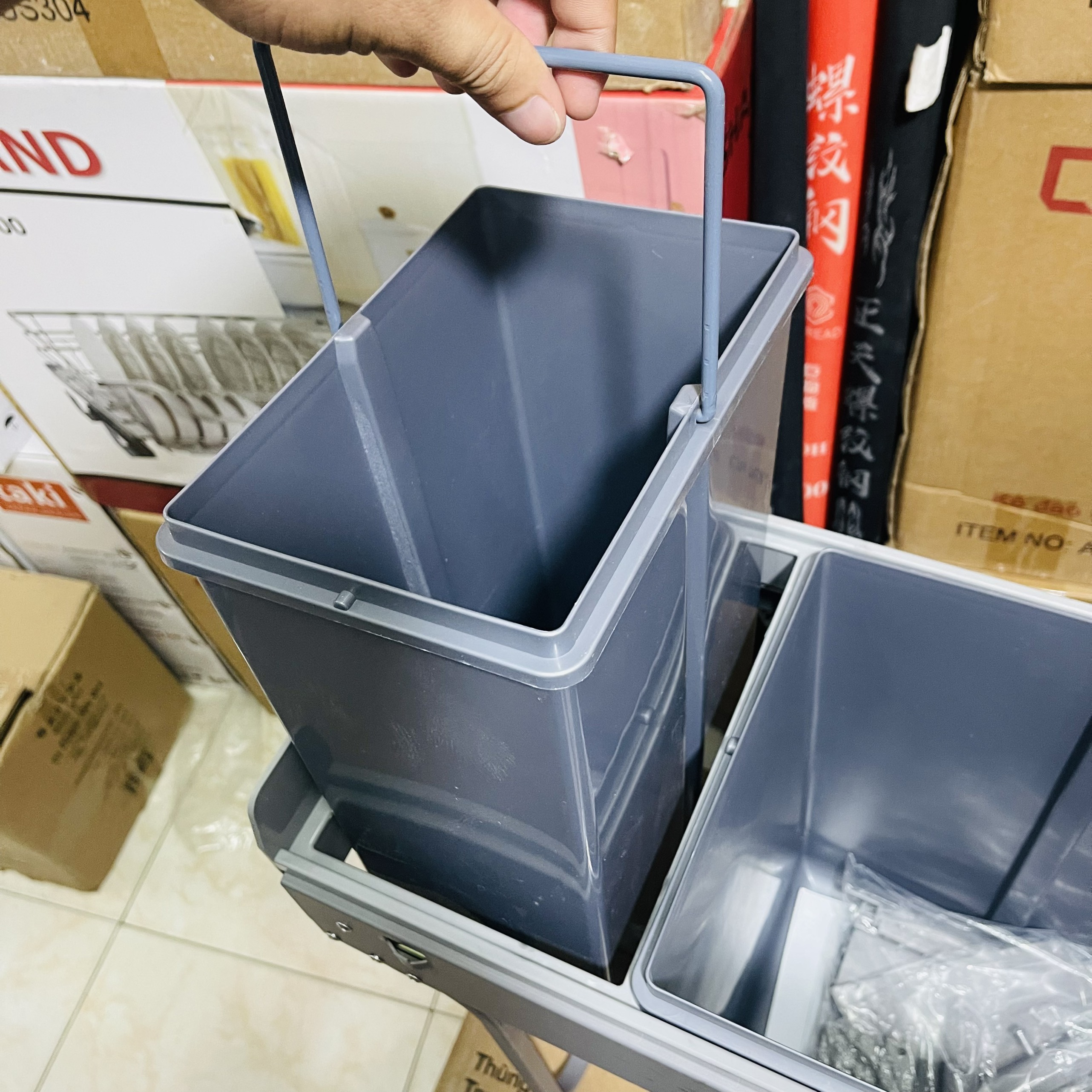 Thùng Rác Tủ Bếp Bếp 2 Ngăn Khoang 20L Ray âm giảm Chấn - Hiệu Eufle - Bảo Hành 10 Năm