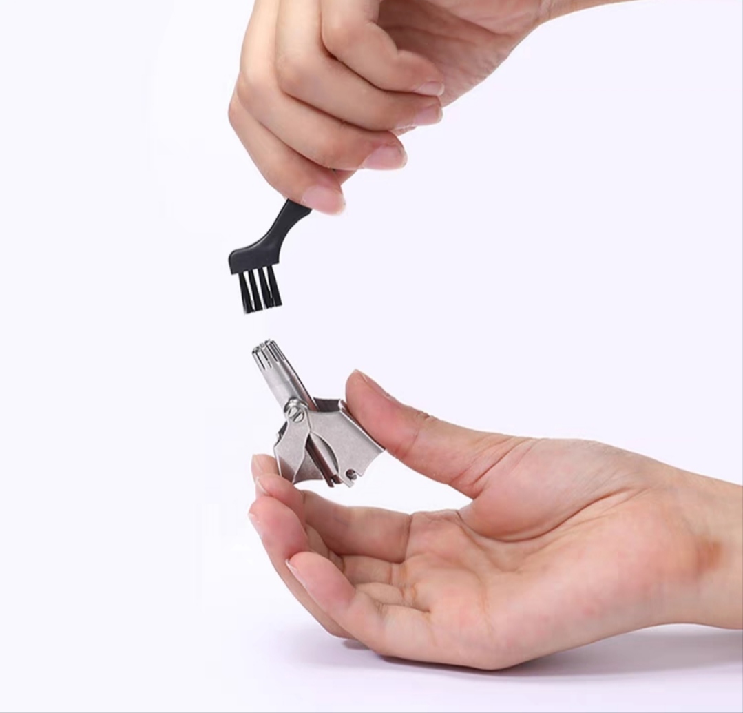 Máy Cắt Tỉa Lông Mũi Cao Cấp Thép Không Rỉ , Nhỏ Gọn Tiện Dụng , Dễ Dàng Vệ Sinh ( tặng bộ chổi vệ sinh nội địa nhật mini )
