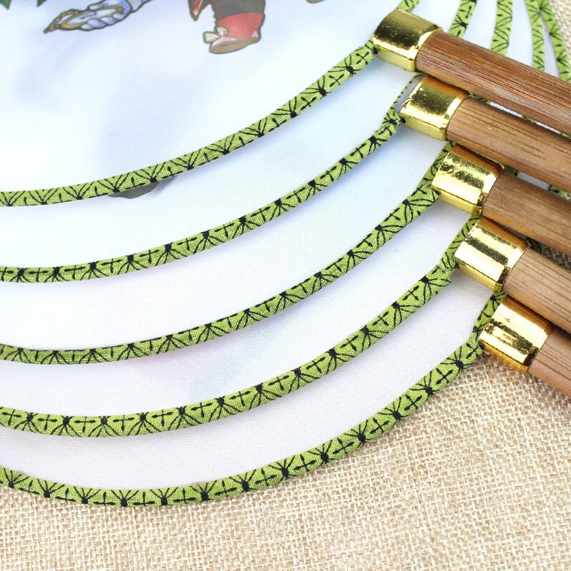 Qụat tròn cầm tay Jibaku Shouanen Hanako-kun phong cách cổ trang . cosplay cán gỗ dây tuyến
