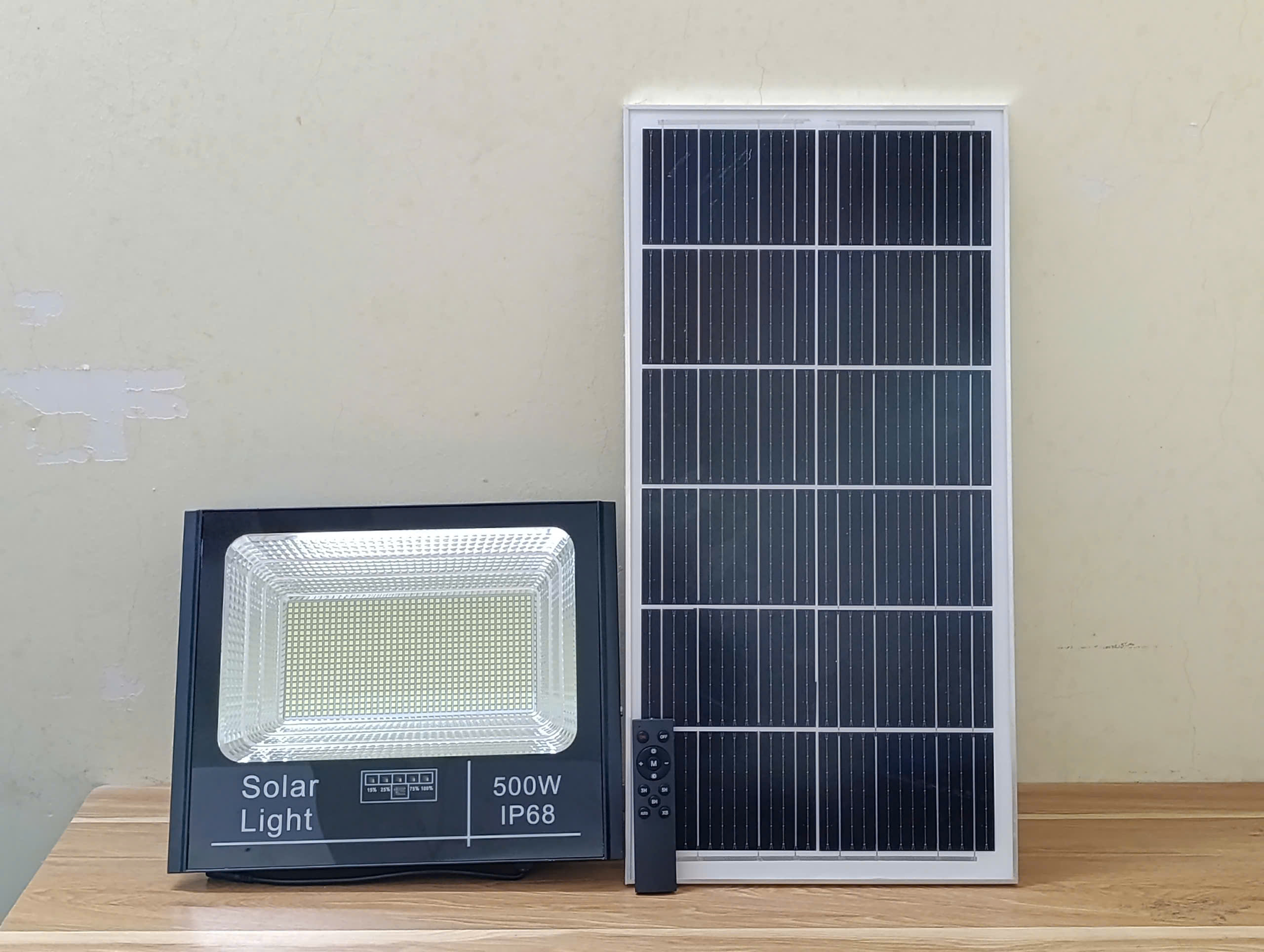 Đèn Năng Lượng Mặt Trời Pha 500W - Đèn Pha Báo Pin + Tấm Pin NL + Remote + Phụ Kiện Ốc Vít + Pin Điều Khiển