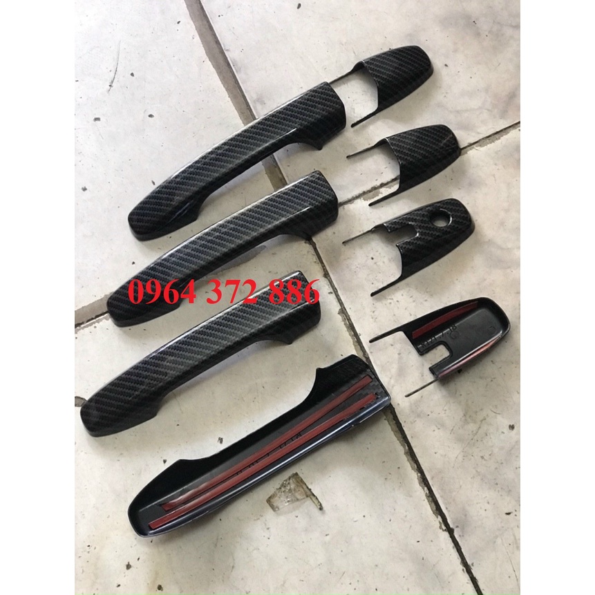 Ốp tay nắm, Hõm cửa, chén cửa carbon xe Toyota Raize 2021- 2022 vân cacbon cao cấp