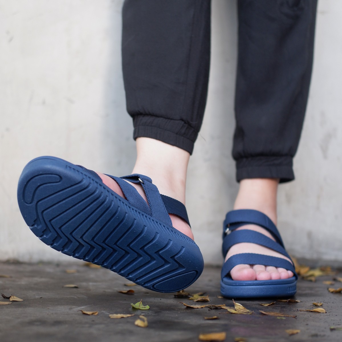 Giày sandal nam siêu nhẹ hiệu MOL thích hợp mang đi học MS2