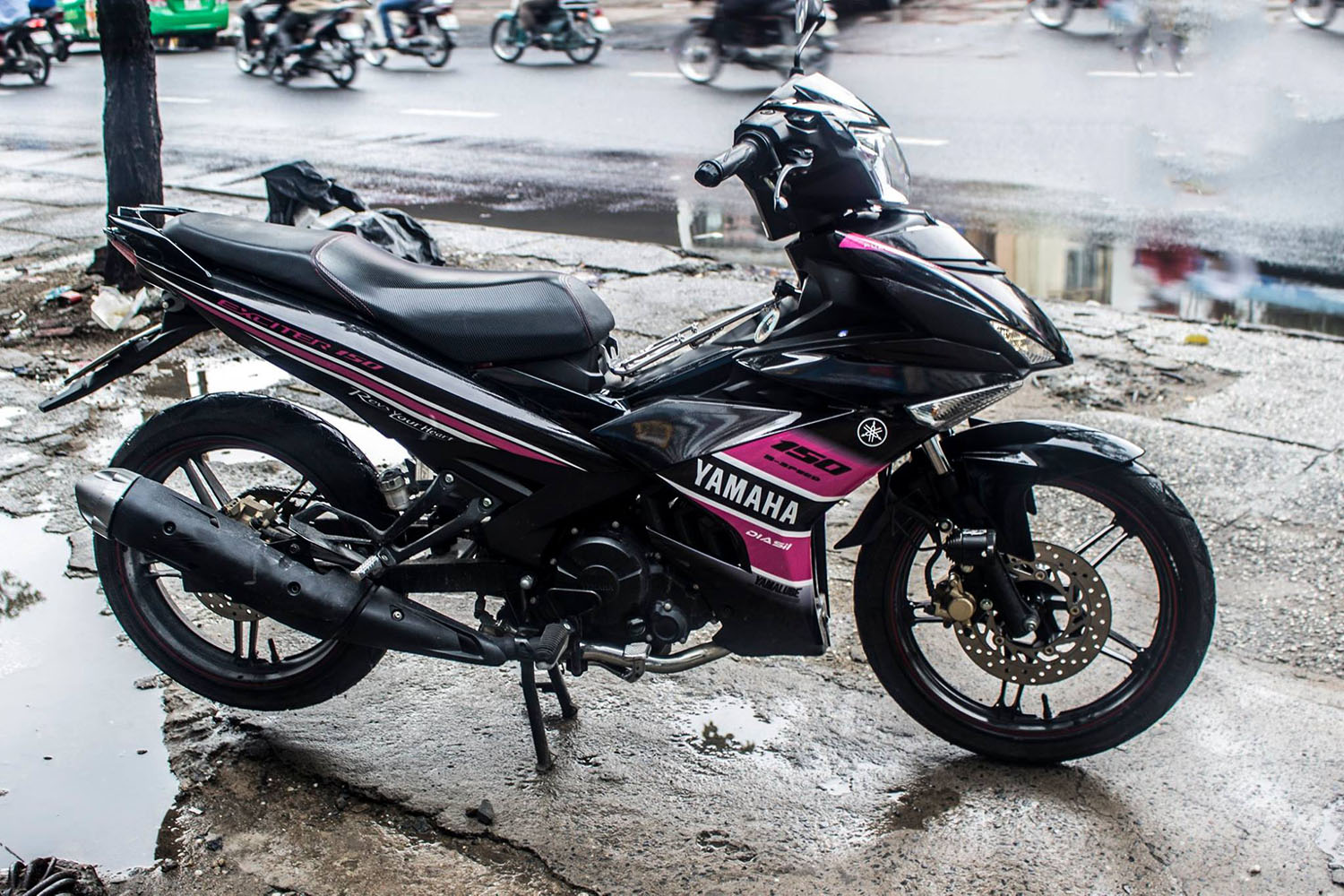 Tem trùm Exciter 150 Black Pink