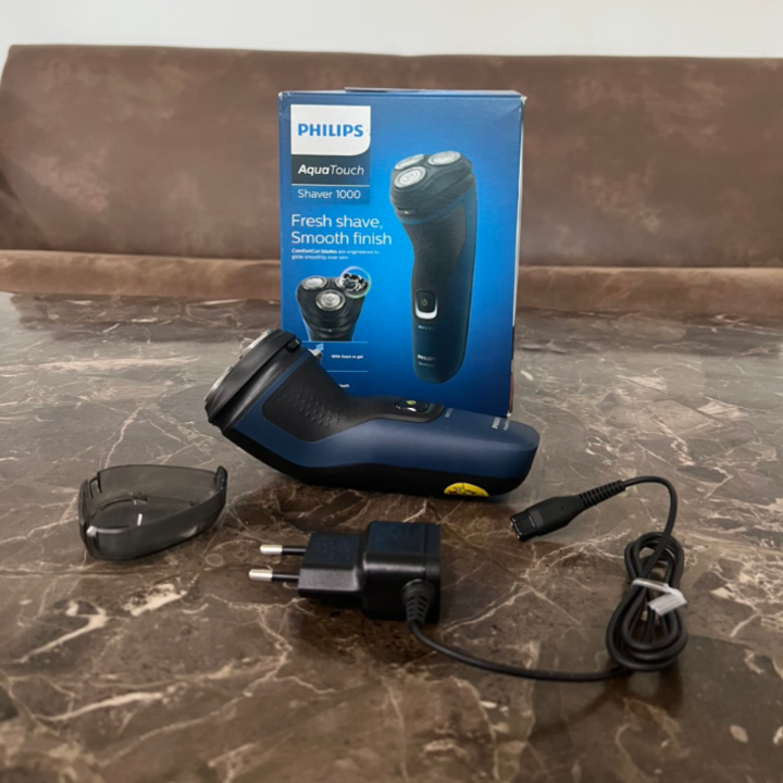 Máy Cạo Râu Thương Hiệu Cao Cấp Philips AquaTouch S1121 Hệ thống lưỡi cạo ComfortCut - HÀNG NHẬP KHẨU