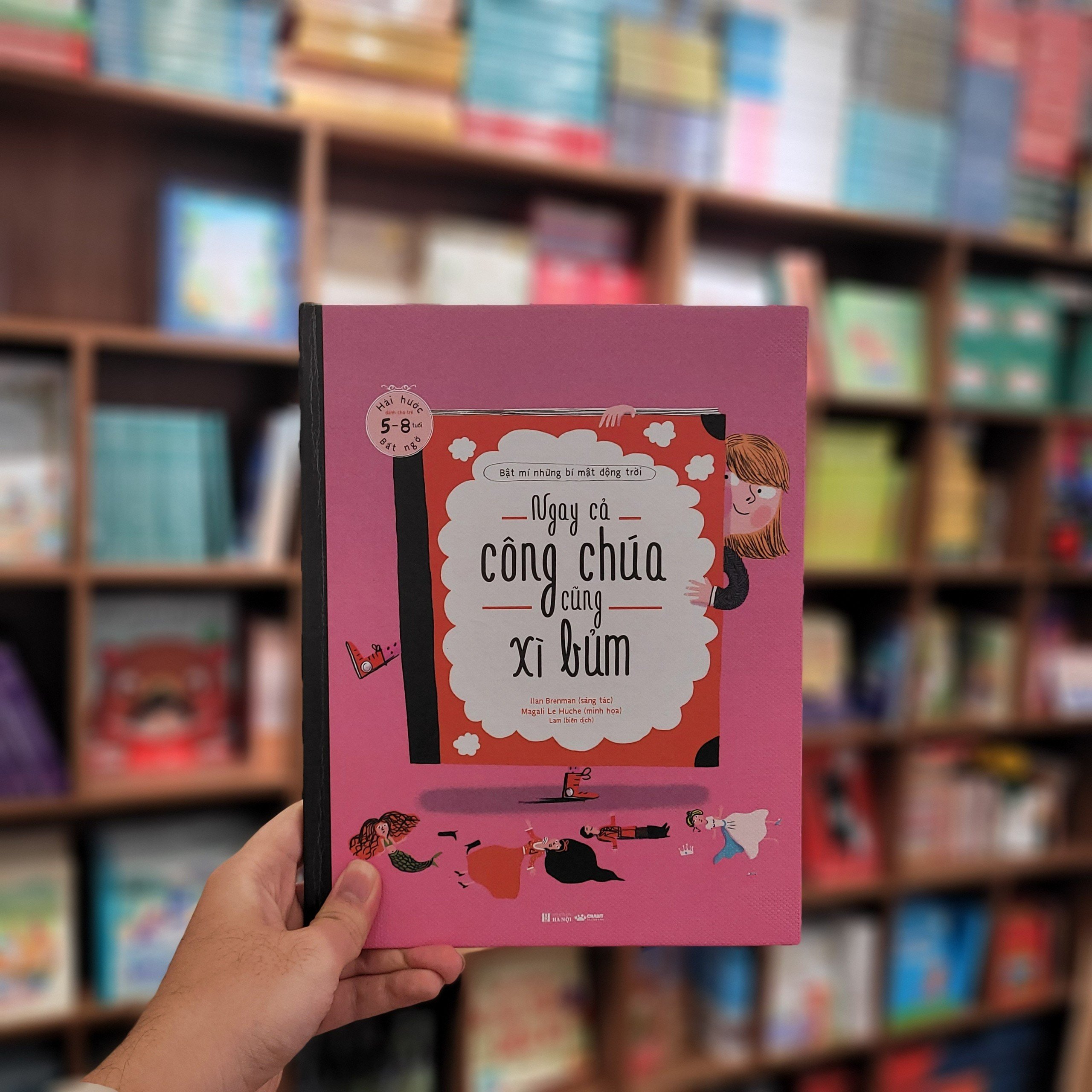 (Bìa cứng – Minh hoạ màu) BỘ SÁCH “BẬT MÍ NHỮNG BÍ MẬT ĐỘNG TRỜI” gồm 2 cuốn: Ngay cả công chúa cũng xì bủm, Ngay cả kẻ xấu cũng có nỗi niềm riêng - Ilan Brenman – Lam biên soạn – Crabit Kidbooks