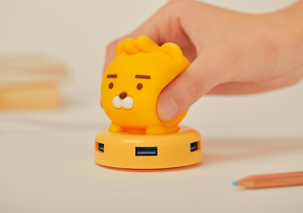 Cổng Sạc USB Kèm Đèn Ryan Kakao Friends Hàng Chính Hãng