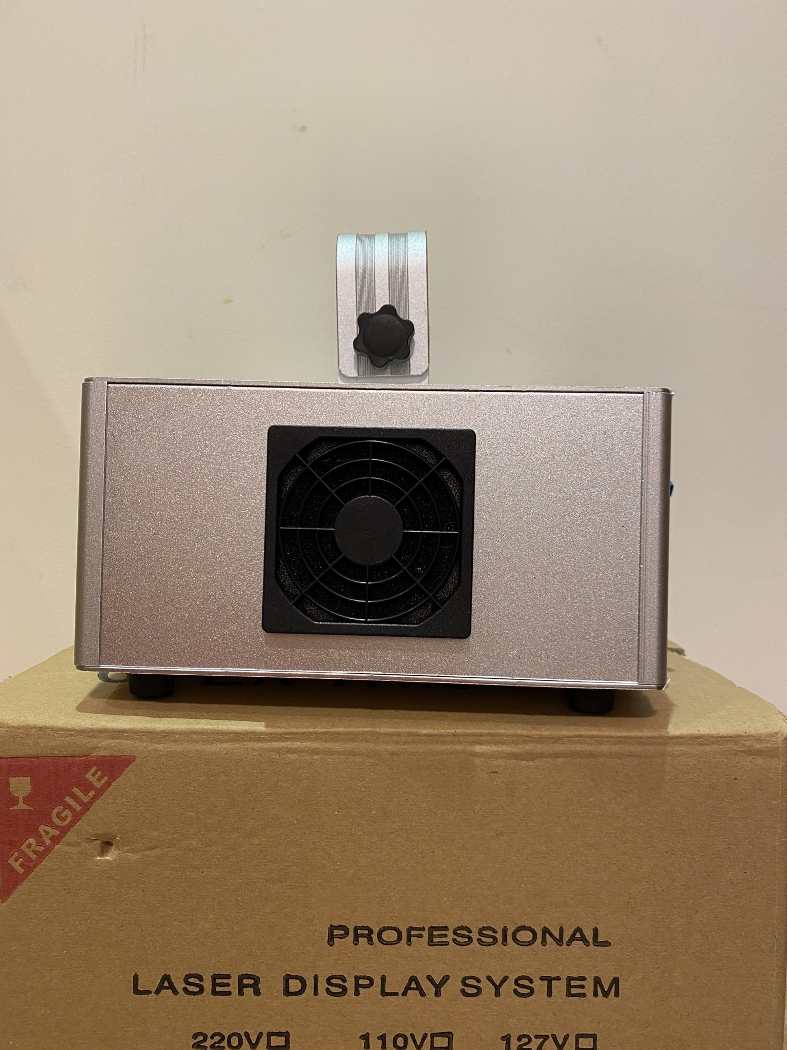 ĐÈN LASER 8386 PRO - ĐÈN CHIẾU HÌNH 7 MÀU DÙNG TRONG PHÒNG BAY.
