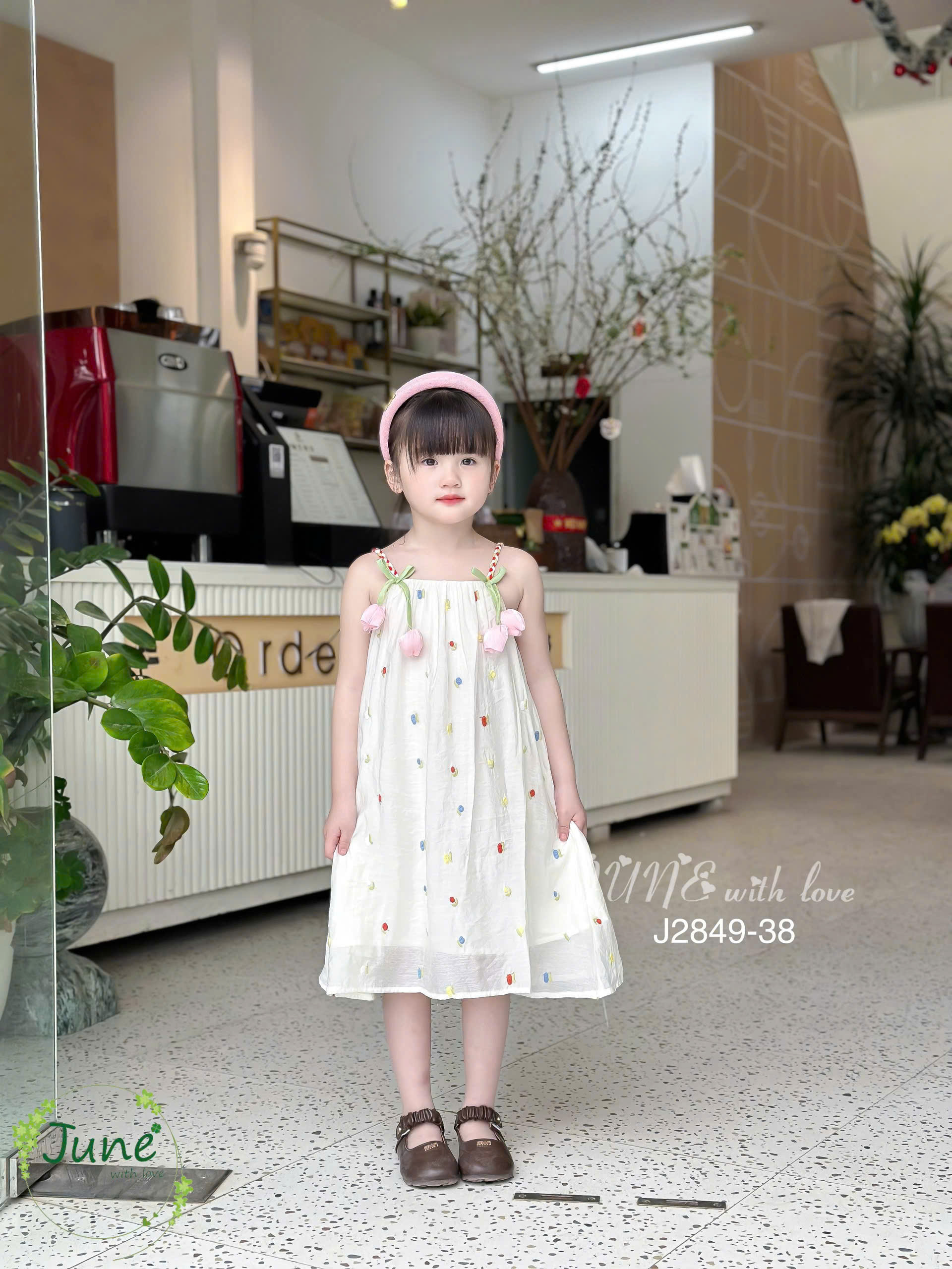 Đầm váy hai dây cho bé gái hoa tuplip mùa hè mát mẻ đi chơi du lịch đẹp từ 10-40kg chất tơ mềm