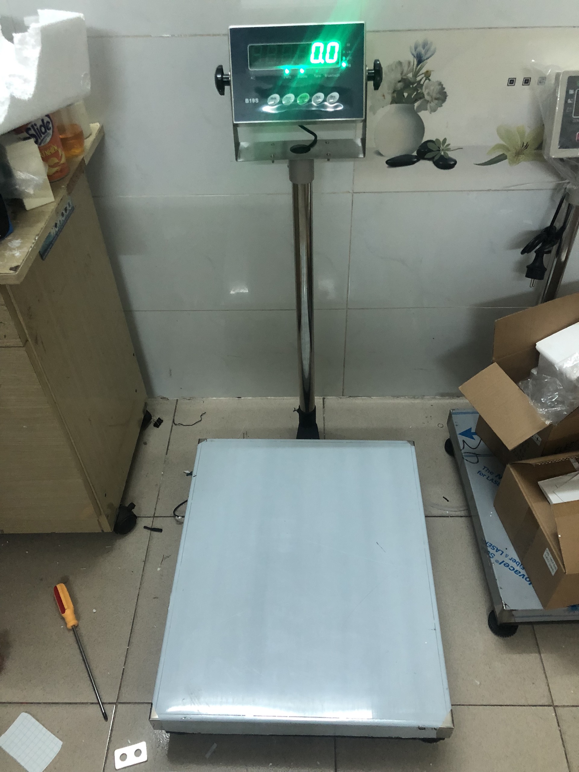Cân Bàn Điện Tử B19S USA 300 KG