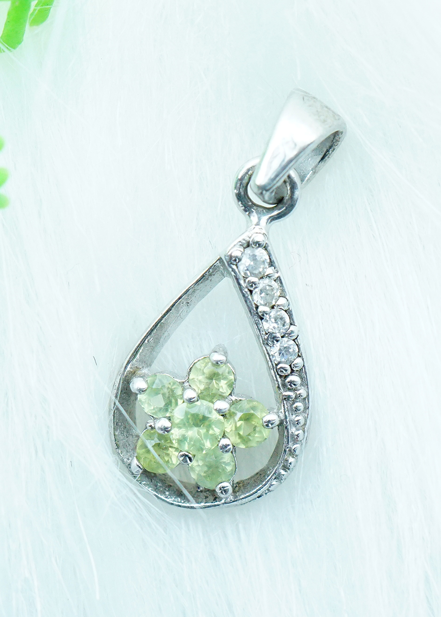 Mặt Dây Chuyền Đá Peridot Xanh Lá Tự Nhiên Kiểu Hoa
