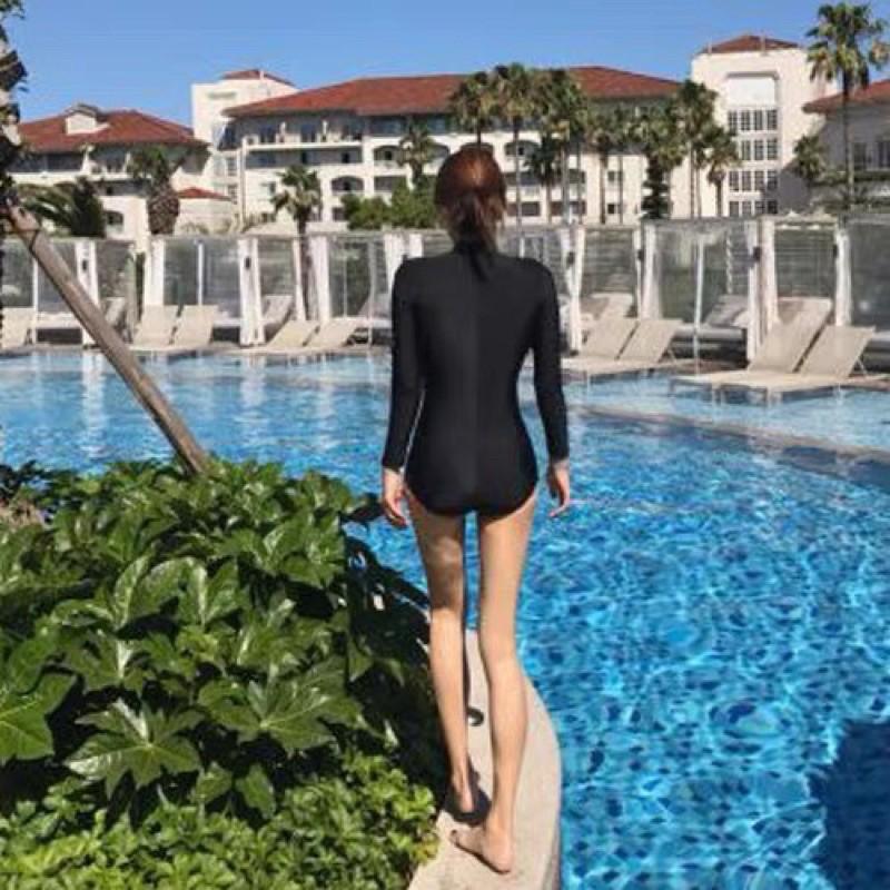 Bikini tay dài màu đen khoá kéo ngực