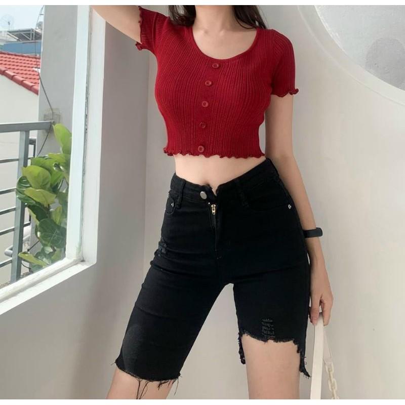 Áo croptop thun gân viền bèo phối nút giả