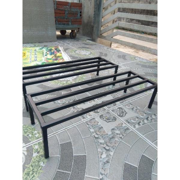 Kệp thép Dài 60cm. Rộng 20. Cao 15cm. 2 nan phụ. hộp thép 14x14mm. 4 chân