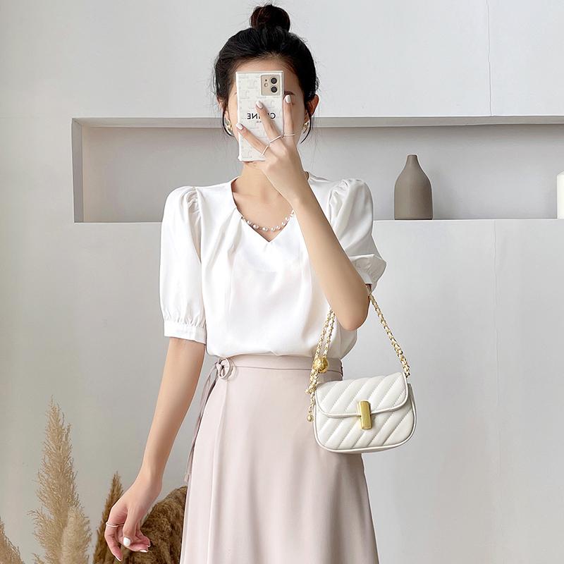 Áo sơ mi kiểu nữ cổ V đính VÒNG NGỌC tay lửng sang trọng