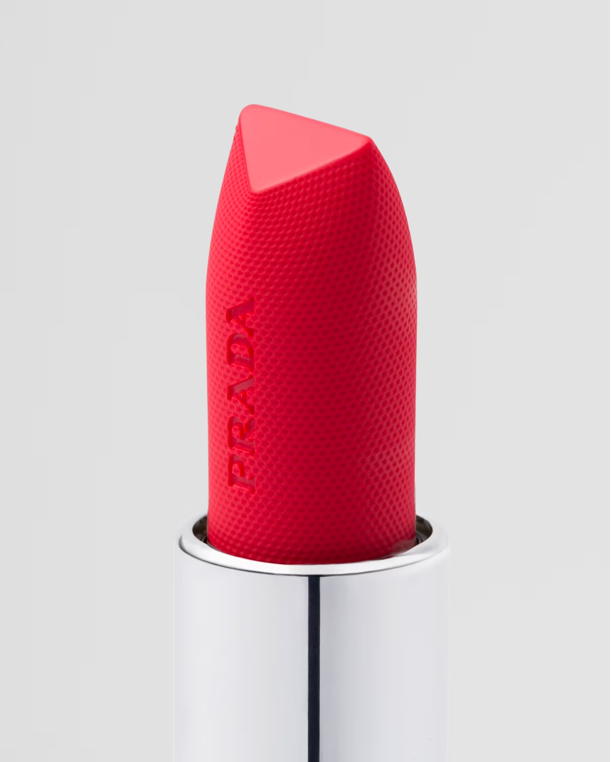 Son màu Prada Monochrome Buildable Weightless Lipcolor R126_SCARLATTO 3.8gr