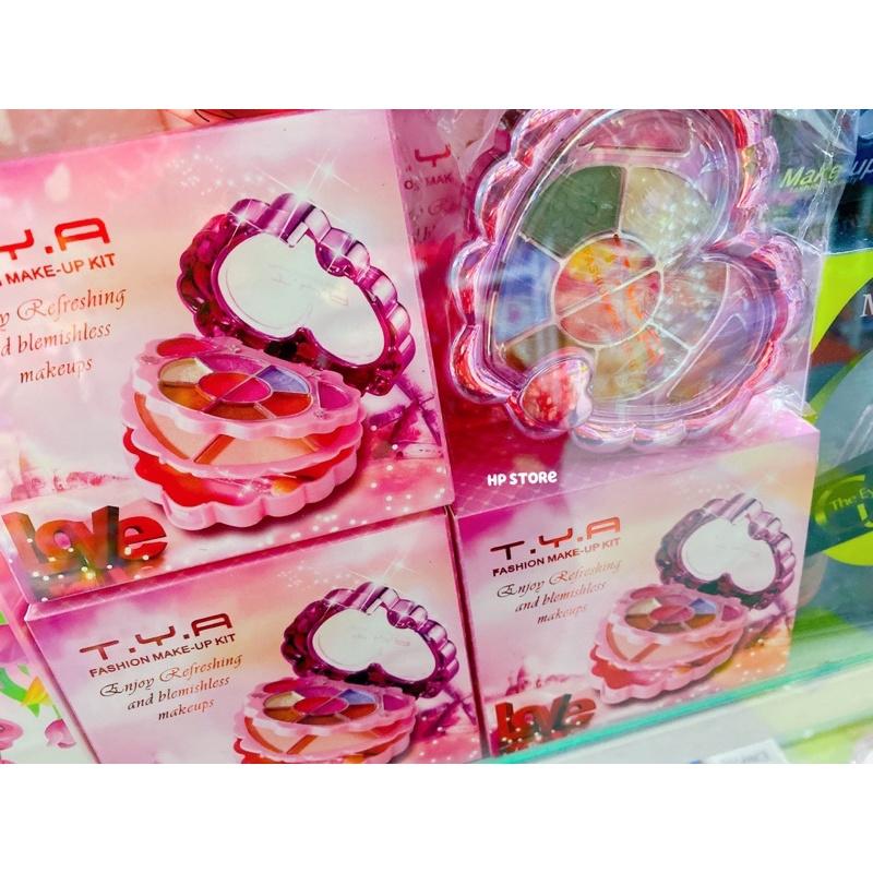 Hộp Trái Tim Hồng Trang Điểm Có Các Phấn Mắt, Son Môi, Phấn Phủ, Gương, Bông Dặm,…Đầy Đủ