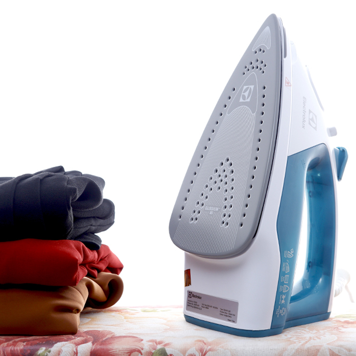 Bàn Ủi Electrolux ESI5126 - Xanh Trắng - Hàng chính hãng