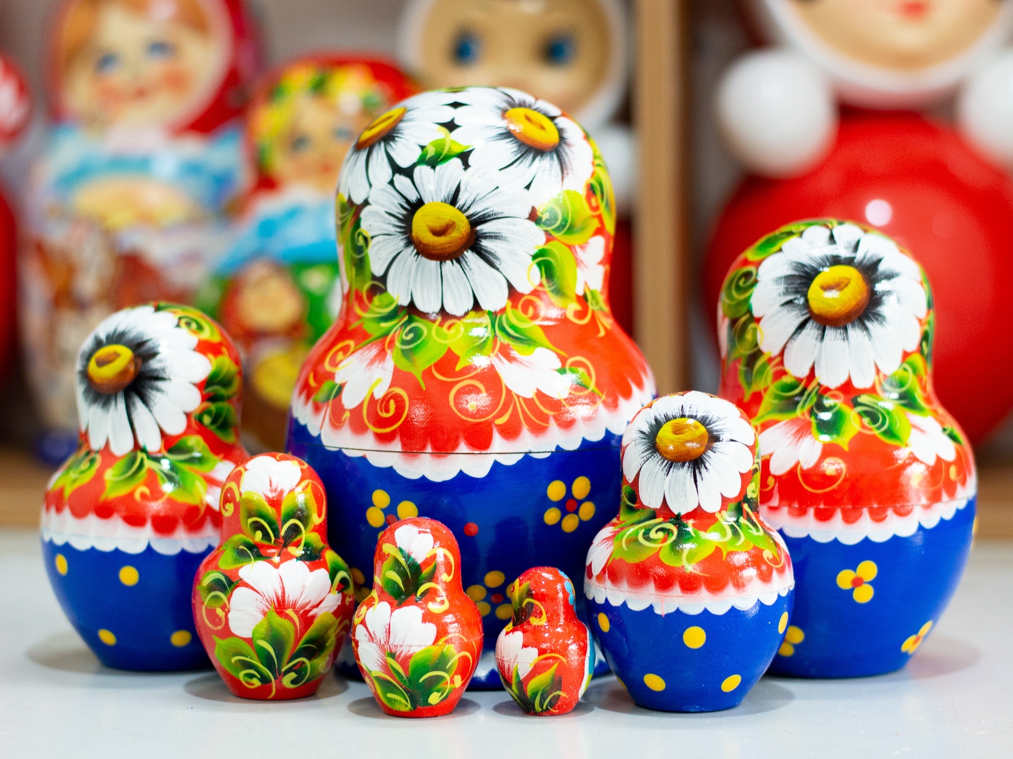 BỘ BÚP BÊ MATRYOSHKA 7 LỚP DÁNG TRÒN CAO 16CM VẼ HOA VĂN "CÔ BÉ KATIA VÀ CHÚ GẤU MISA"