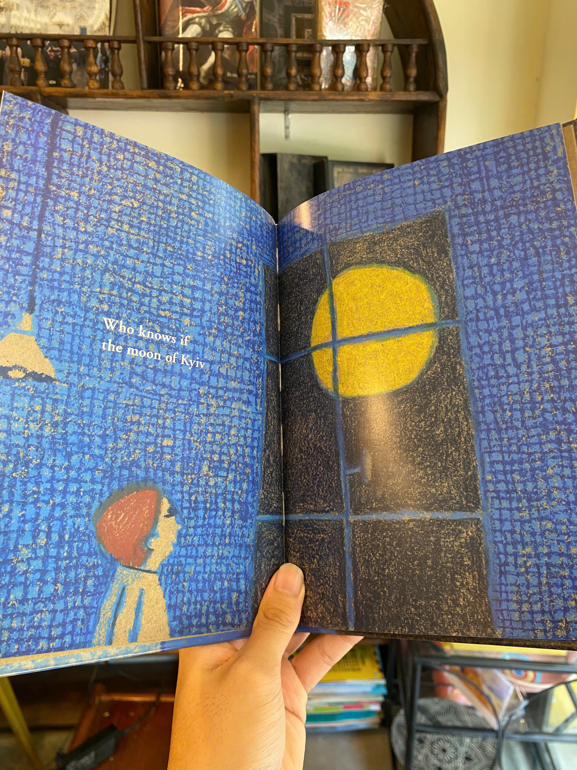 Sách - The Moon of Kyiv by Gianni Rodari | English Children Picture Book / Hardcover / Ngoại văn