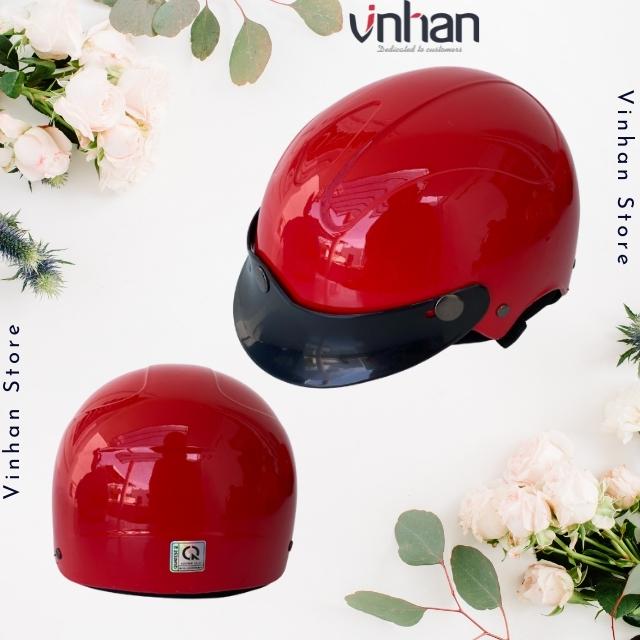 Mũ bảo hiểm trẻ em cho bé mẫu giáo mầm non rất đơn giản nhưng chắc chắn và an toàn cho bé từ 2 tuổi đến 5 tuổi, nón bảo hiểm bảo hộ cho bé rất đẹp màu đỏ Vinhan MBH07