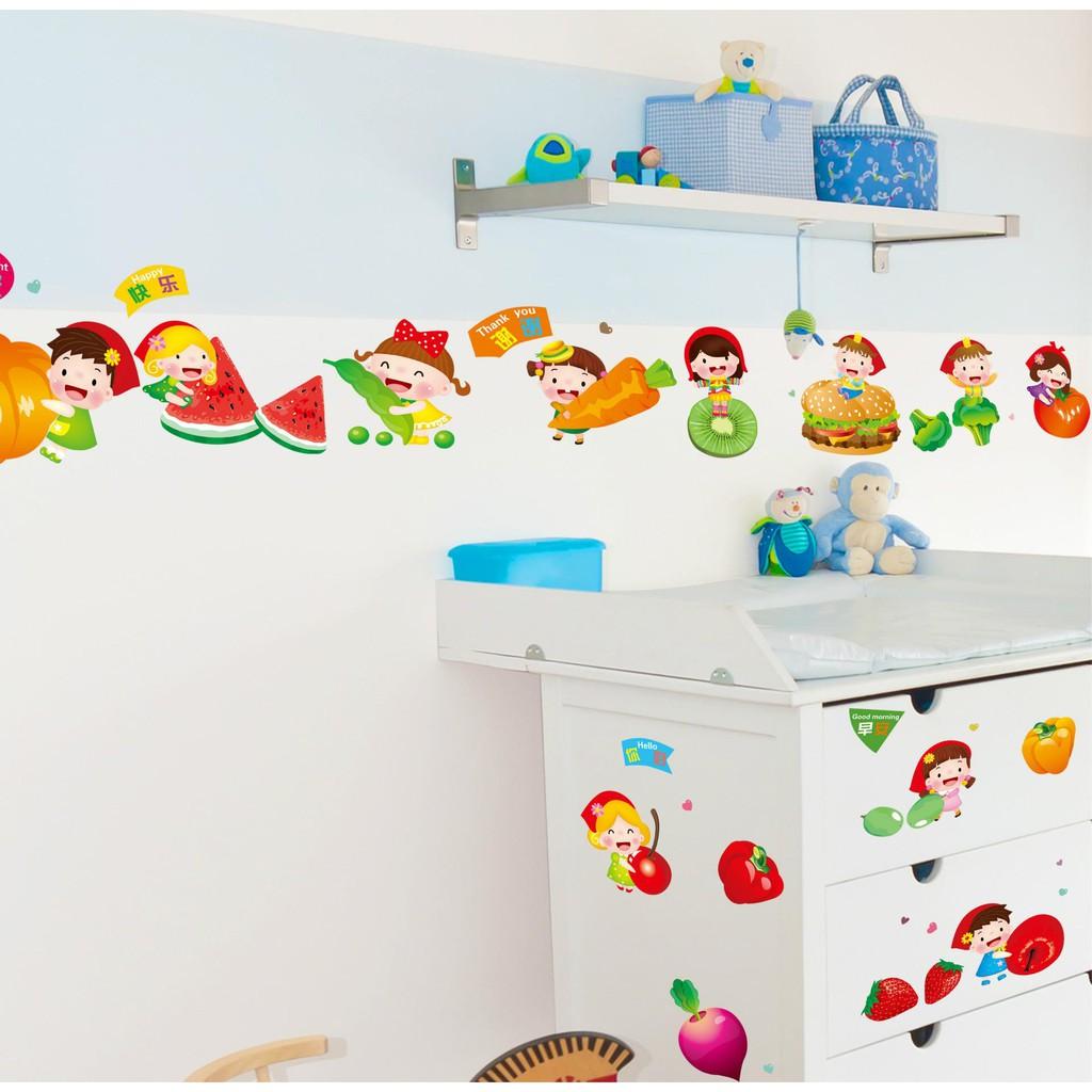 Decal dán tường Bé và hoa quả