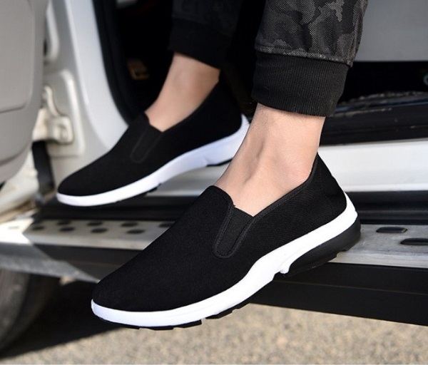 Giày nam slip on vải trơn SM028