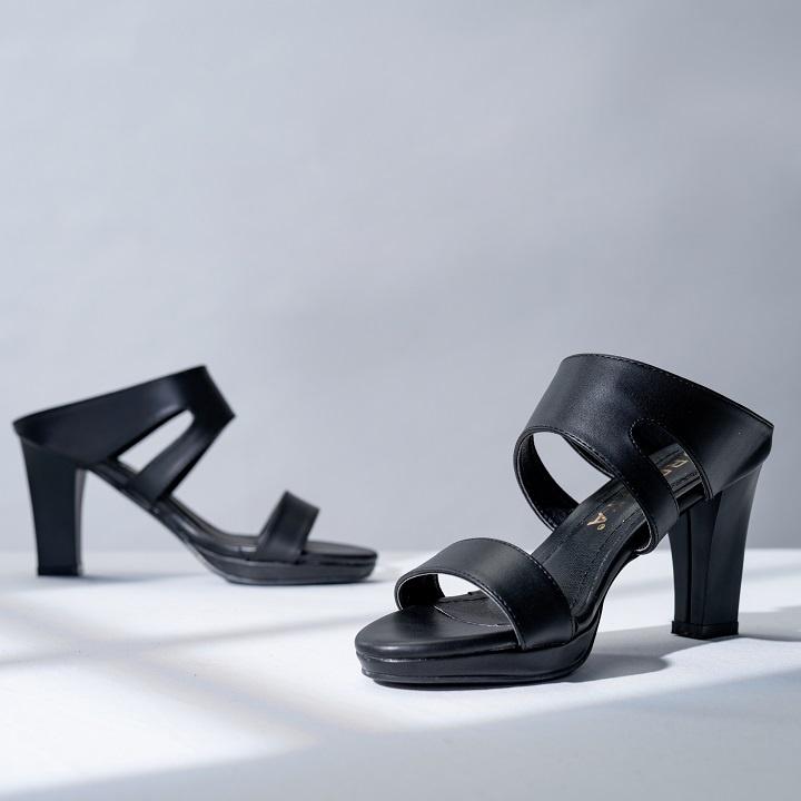 Giày sandal nữ cao gót 7 phân hai màu đen trắng hàng hiệu rosata ro336