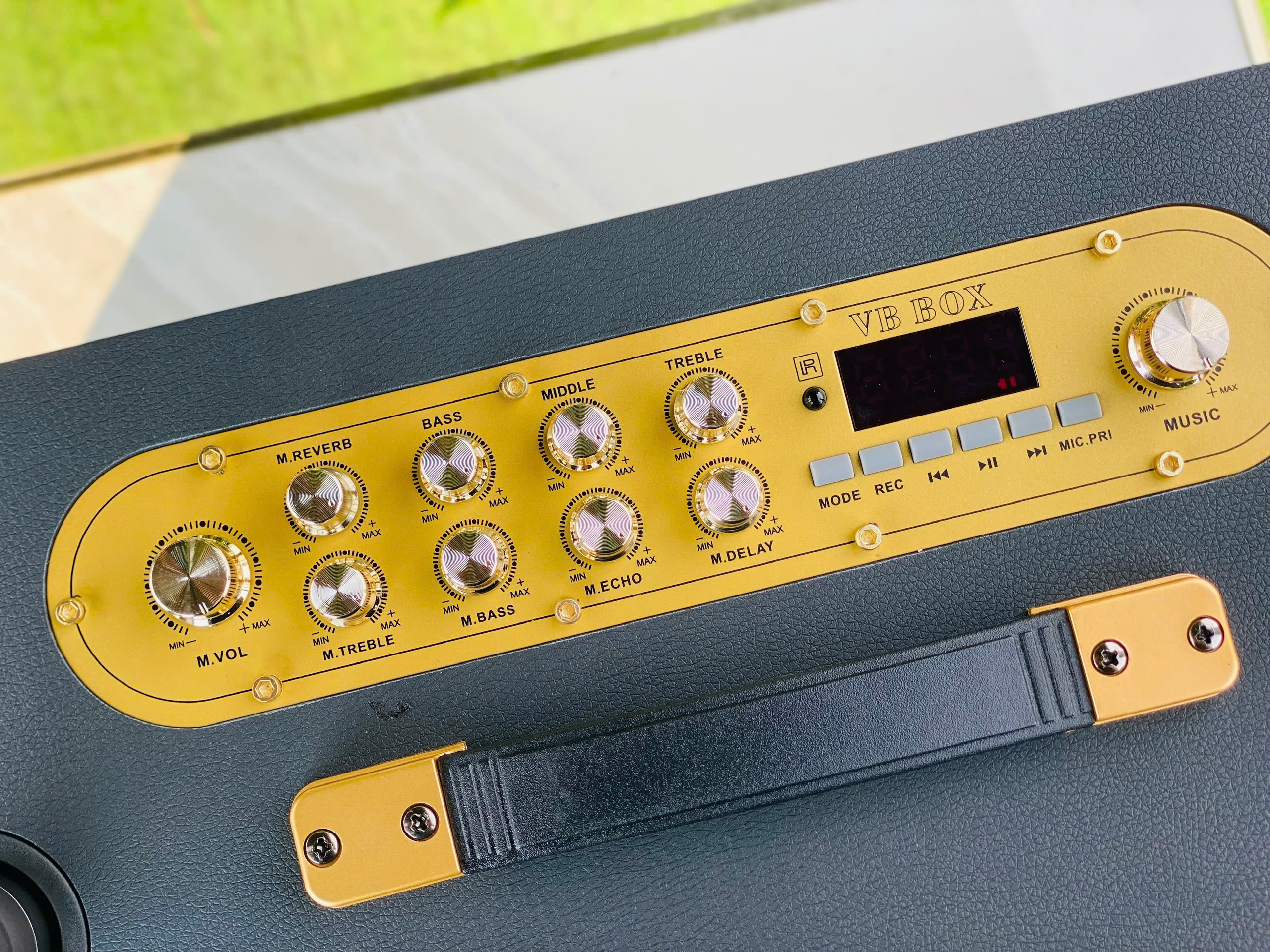 Loa Kéo Xách Tay Nhỏ Gọn Karaoke MT8888 – 400W, 2 Bass 16, Có Mic Không Dây, Giá Rẻ Âm Thanh Hay Mạnh Mẽ hàng nhập khẩu