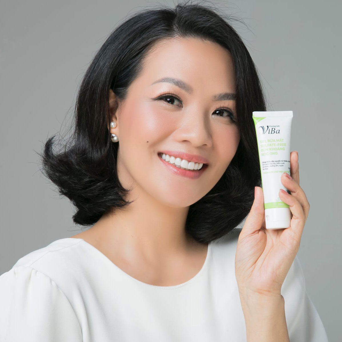 Gel sữa rửa mặt Sulfate-Free Bùn Khoáng Nọc ong - khoáng tươi Viba