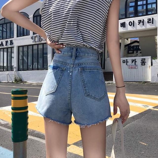 Quần shorts jean túi trắng