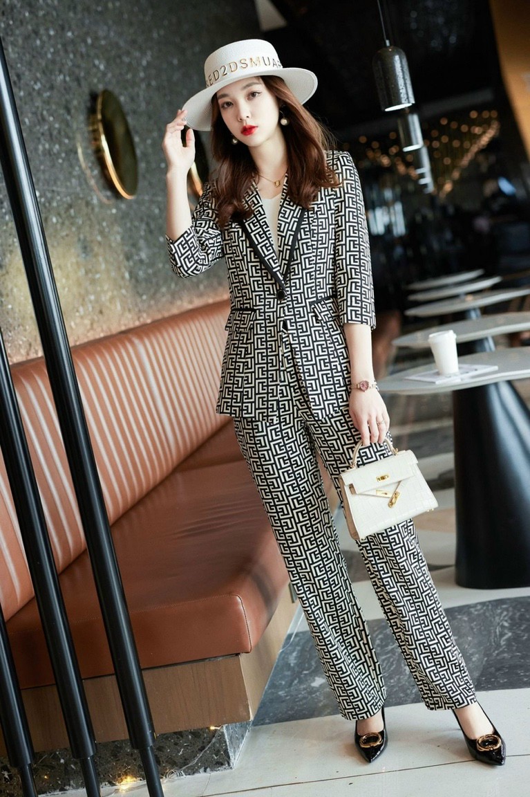 SÉT VEST NỮ KÈM TẶNG ÁO THUN TRONG
