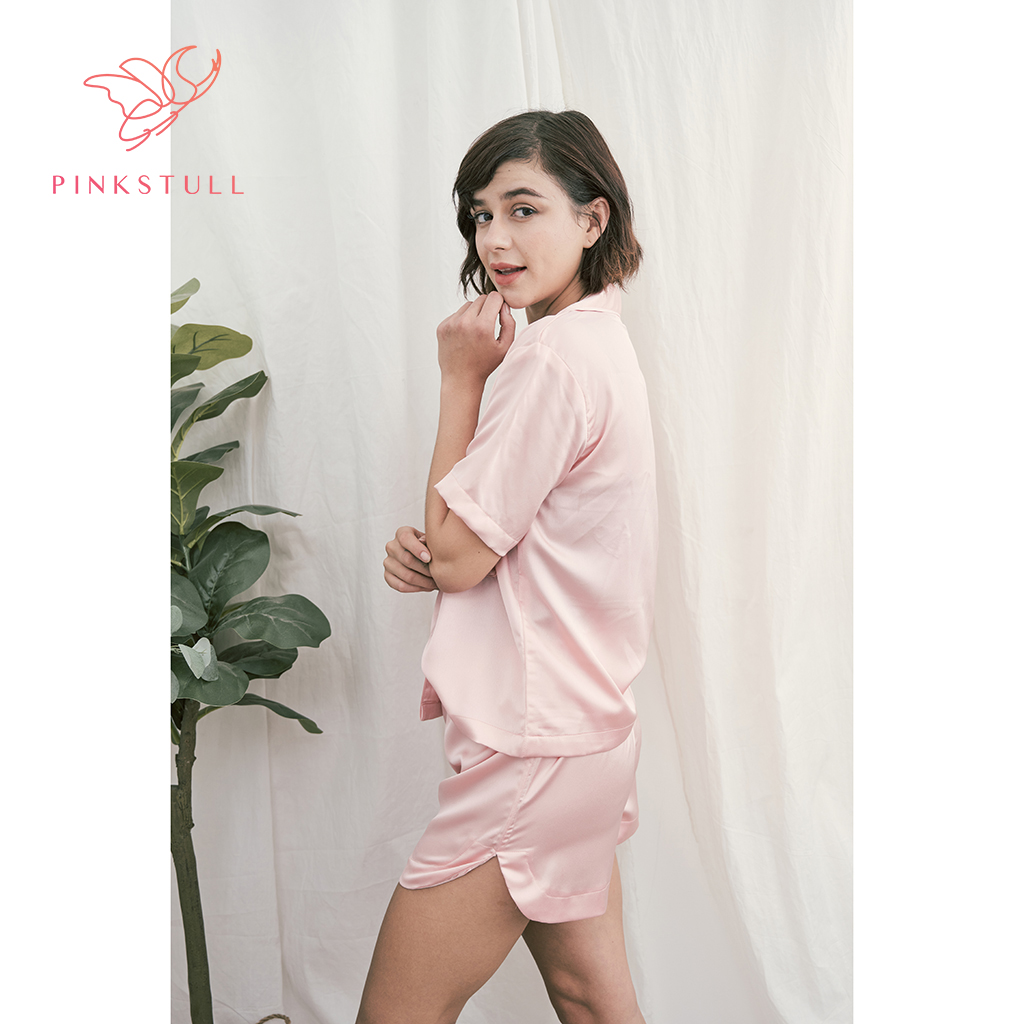 Bộ đồ ngủ lụa Pijamas thêu Pink Stull tay ngắn quần ngắn hồng Candy