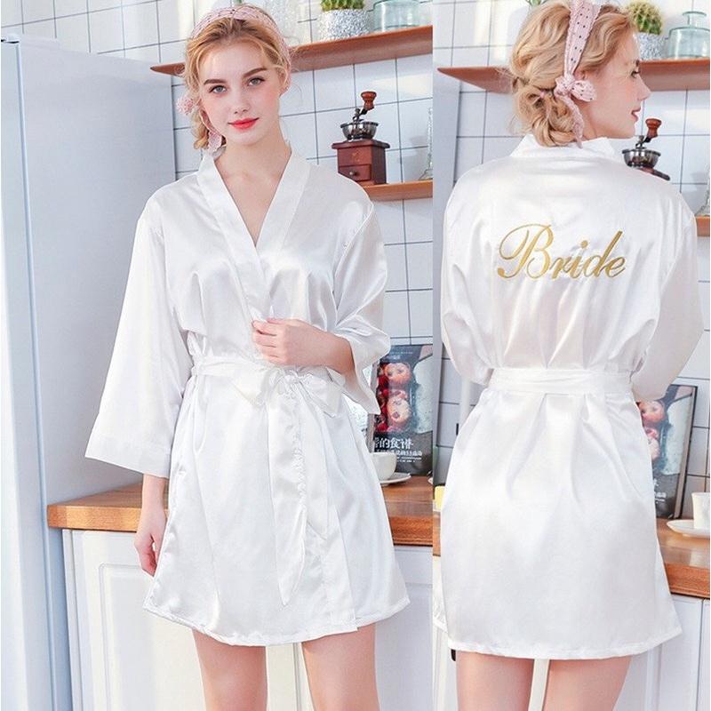 Áo choàng ngủ lụa cho cô dâu kiểu kimono màu trắng in chữ sang trọng