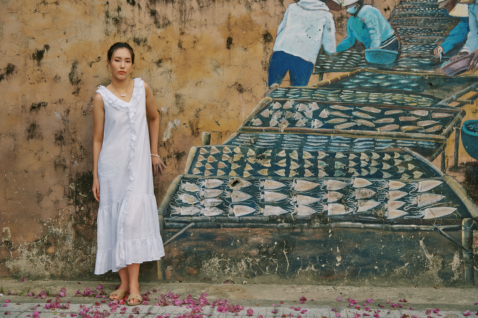 Đầm Maxi Linen Trắng Rút Rua Thủ Công Cao Cấp Du lịch Biển Resorts Lân Sa Thời trang Hity DRE209
