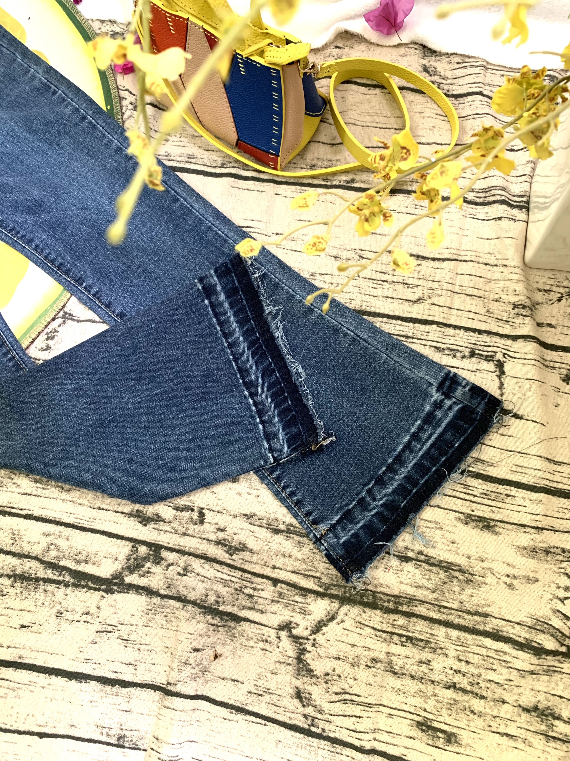 Quần jeans dài ống loe